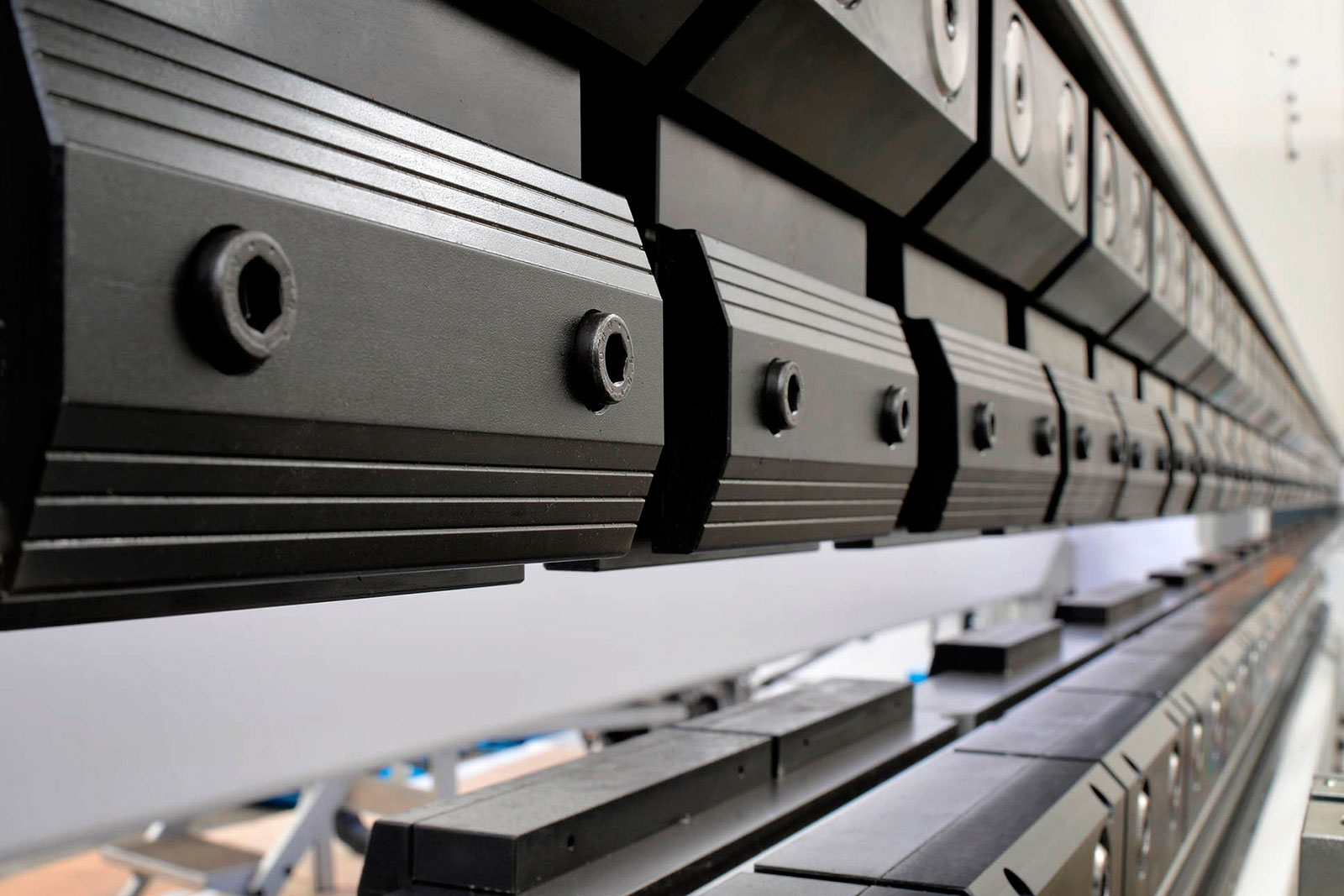 construcción de estructura metálica con vidrio